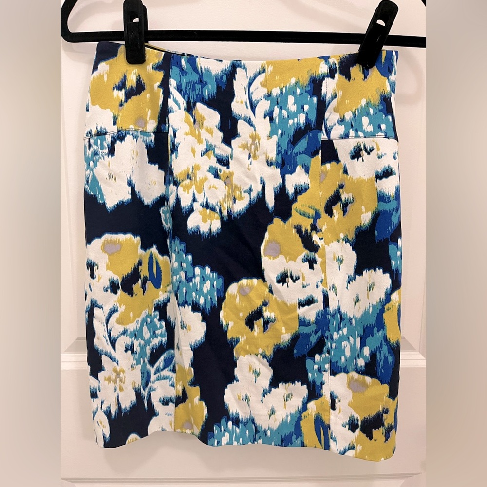 Blue and yellow floral printed pencil skirt. NWT.